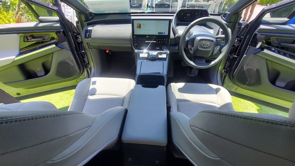 トヨタbZ4X　BEVは微妙な立ち位置と完成度