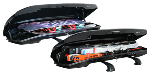 スキーやスノーボードをルーフボックスに満載することで車内は広くスペースを使える