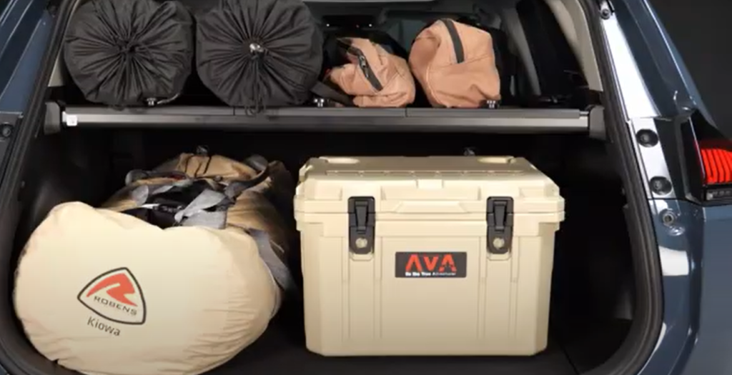 ラゲッジに棚をセットして後方視界悪くなるけどデジタルインナーミラーはないグレードもあるのか