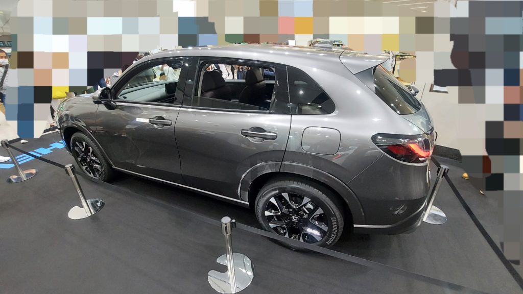 新型ZRV展示車チェック・サイズと外観の気になる点 | カードラネット