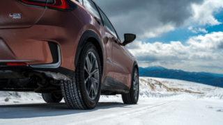 レクサスLBXにスタッドレスを履かせて雪道や凍結路を安心して走り得るのか