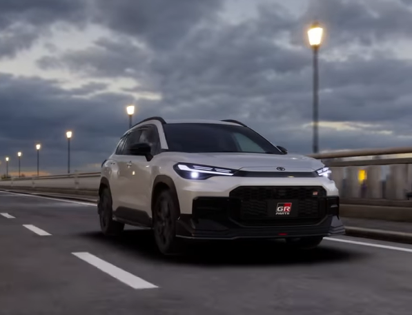 GRパーツをまとう戦闘的なｽﾀｲﾙのCorollaCrossGRS