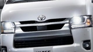 ハイエースのイカチイLEDヘッドライトで商用ミニバン最前線で戦える